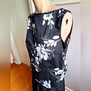 Worthington black and white floral top